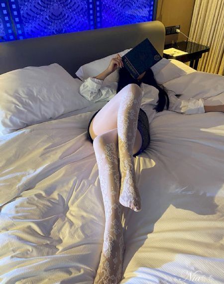 年轻女的老师2中字在线