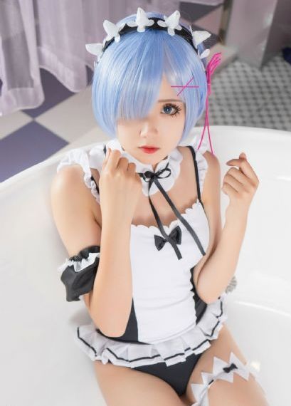 挠女生脚心