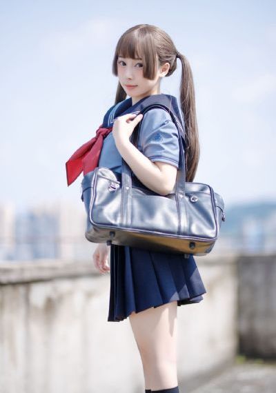 董晴